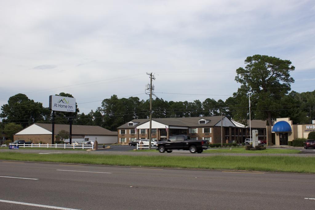 At Home Inn - Pensacola Ferry Pass Εξωτερικό φωτογραφία